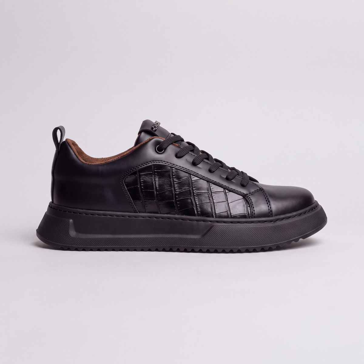 VAULT All Black