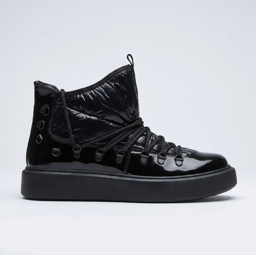 Chekich South Africa CHARISMA All Black sneakers with sleek black design and stylish lace-up closure.