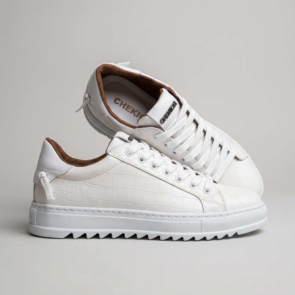 TRACKSTER All White