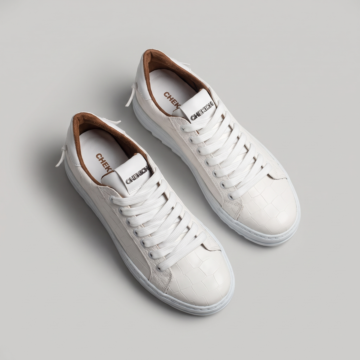 TRACKSTER All White