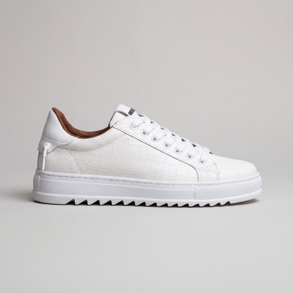 TRACKSTER All White