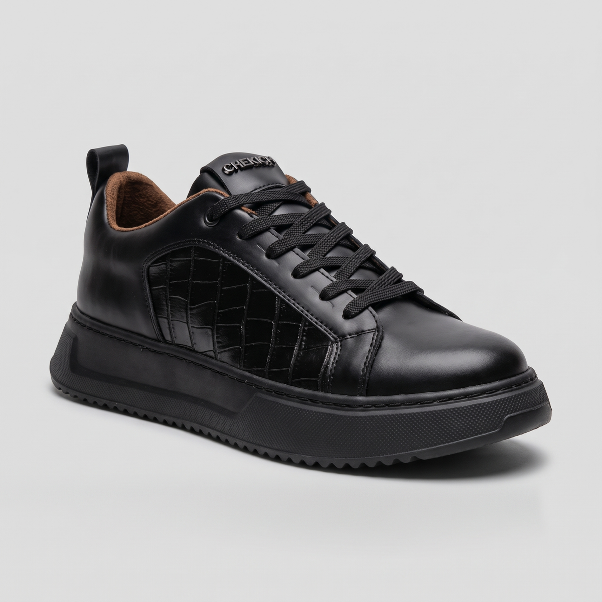 VAULT All Black