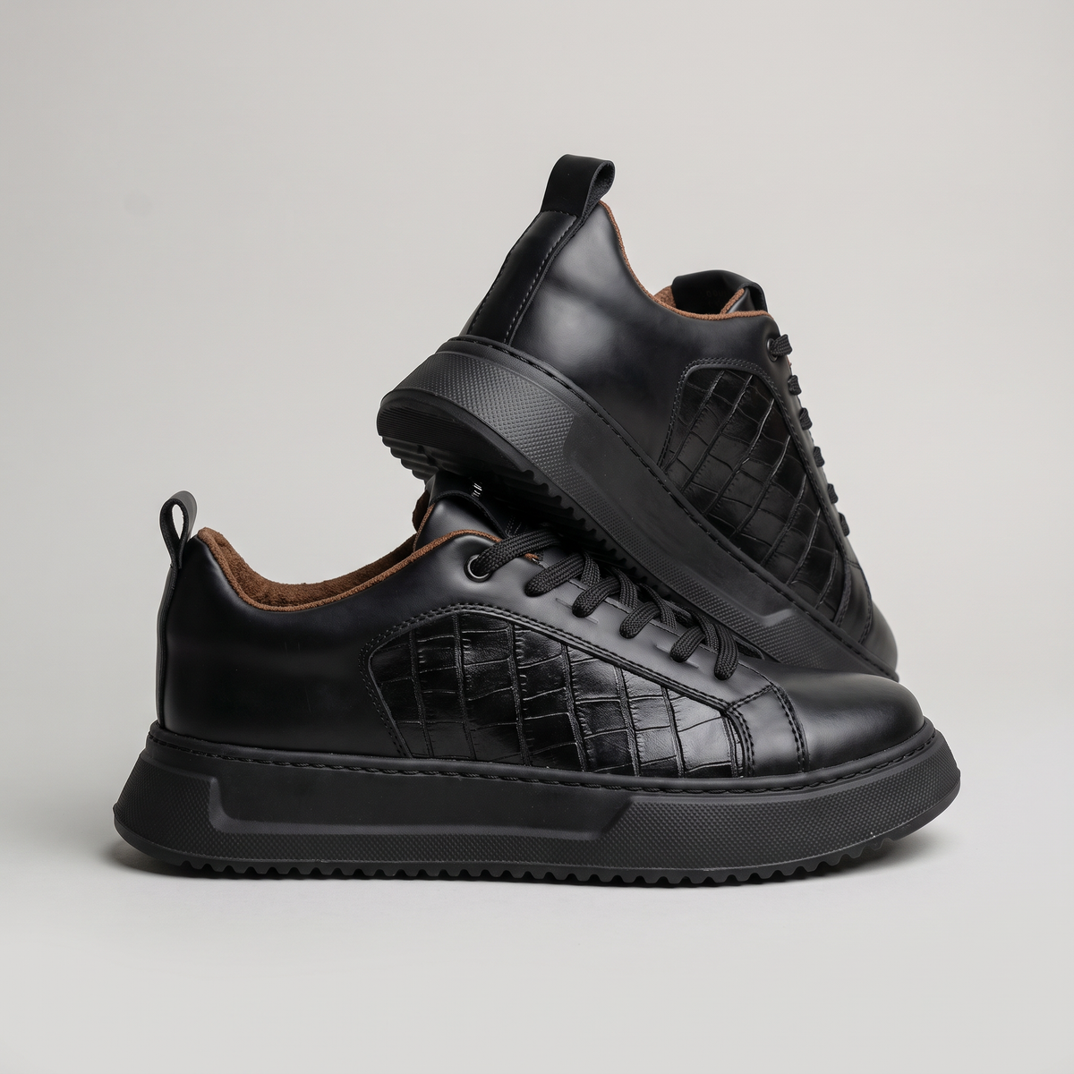 VAULT All Black