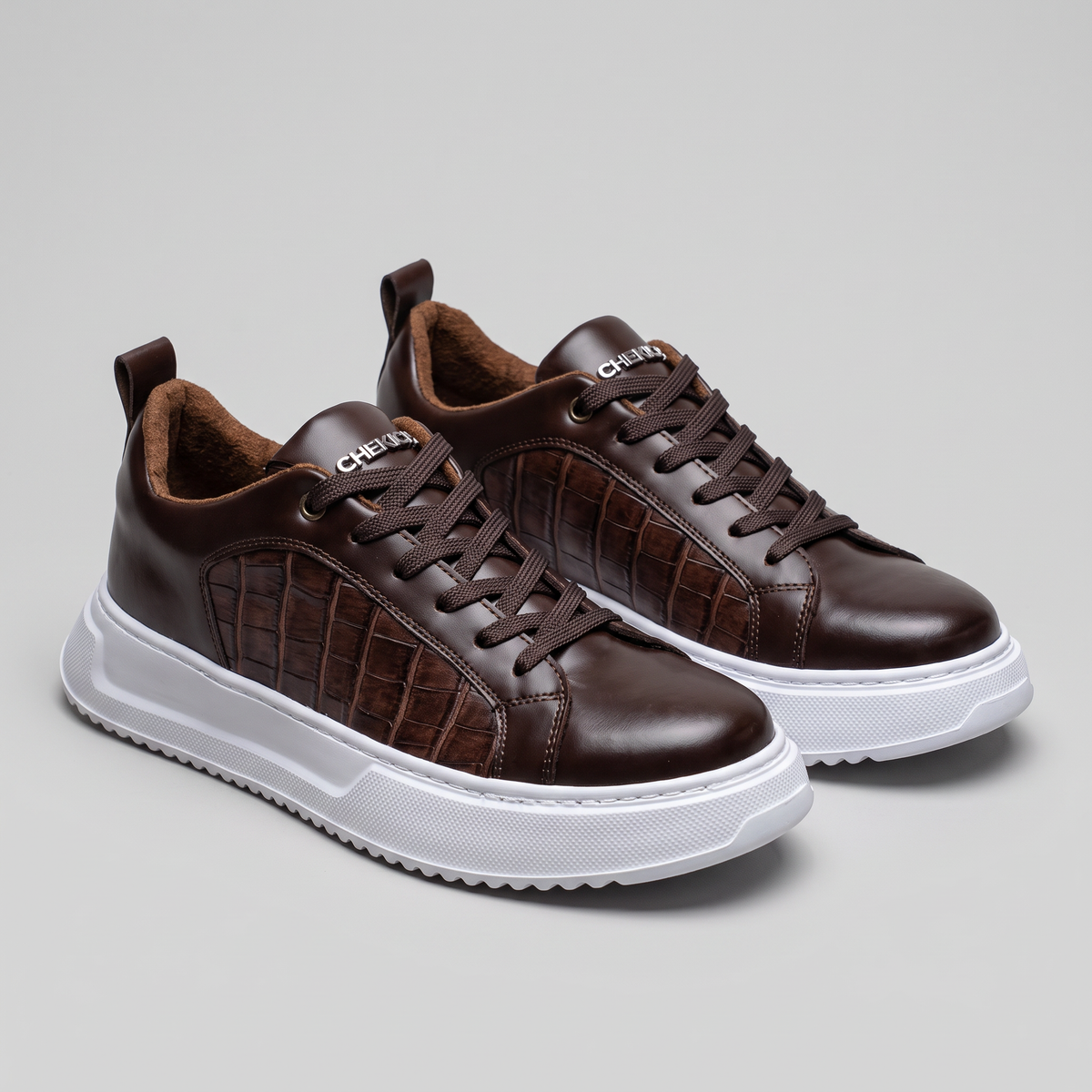 VAULT Brown White