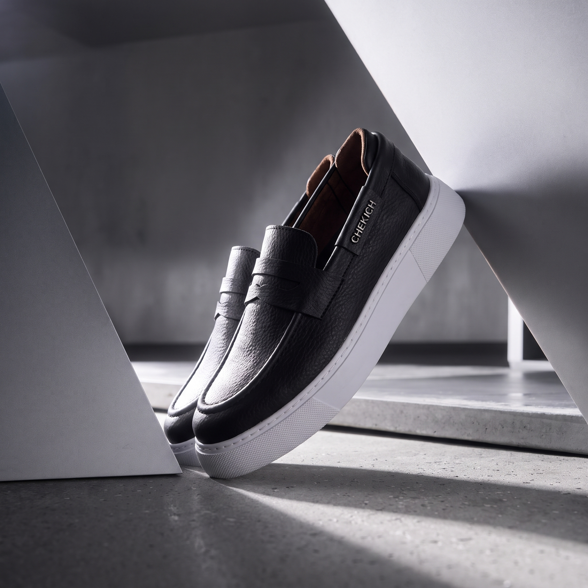 Chekich LOOM V2 Black – vegan leather penny loafer (5/7)